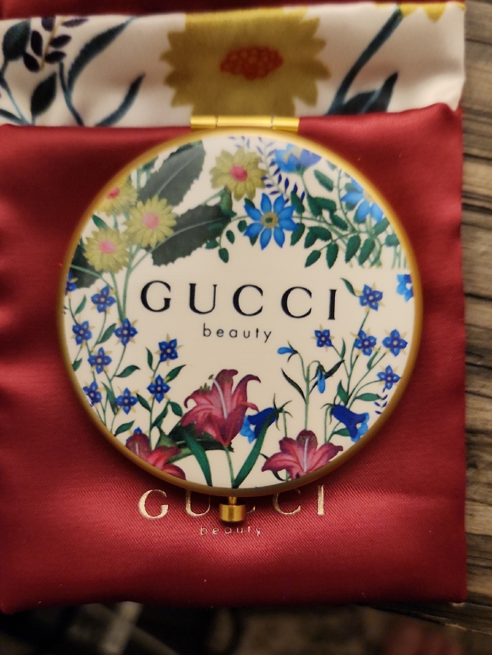 Gucci Floral Compact Mirror Gift With Purchase (GWP) - Picture 5 of 7